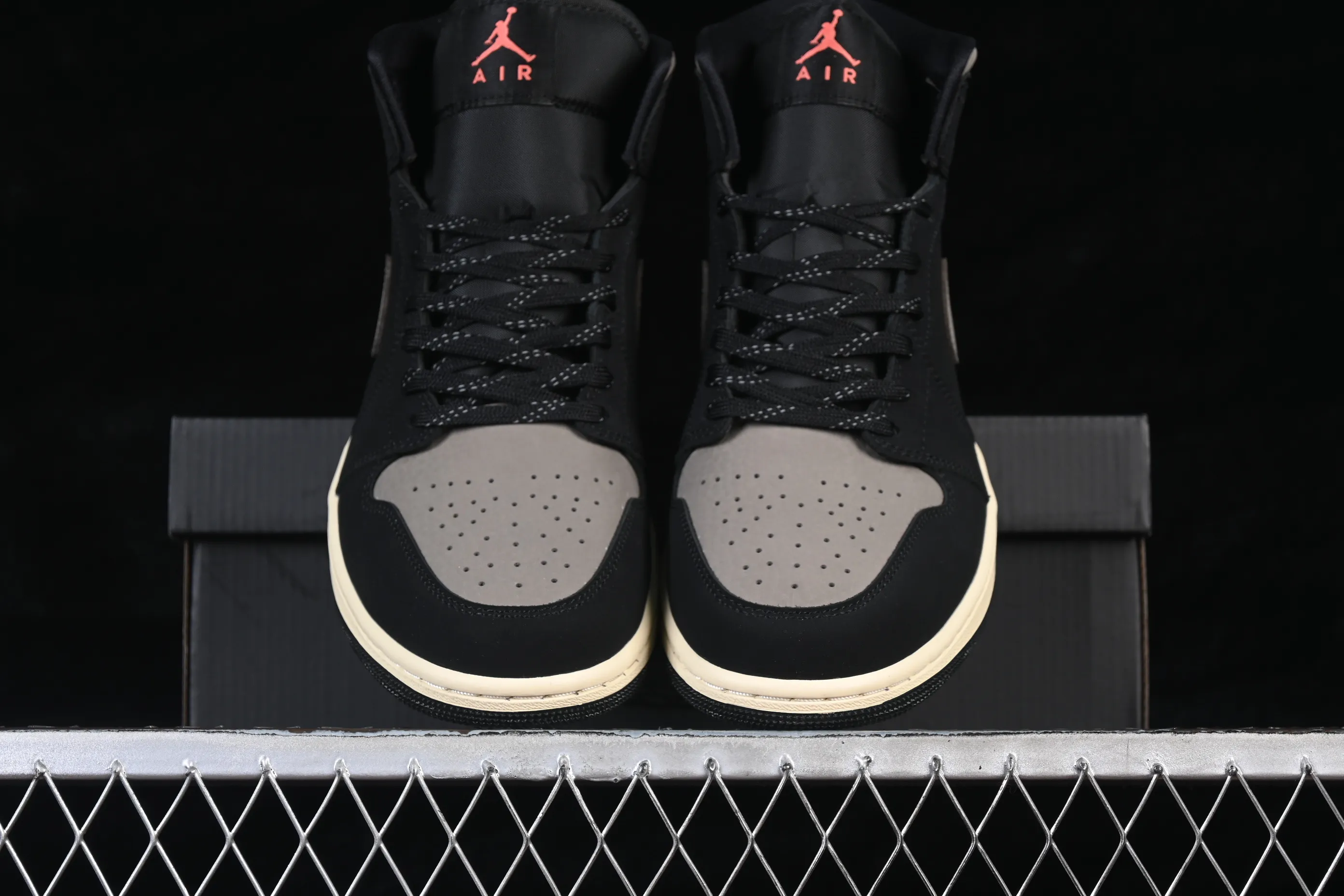 All categories Air Jordan Jordan series basketball shoes Air Jordan 1 Mid G version pure original Air Jordan 1 Mid AJ1 Joe 1 milk tea mocha mid-top cultural casual sneakers IB7110-002